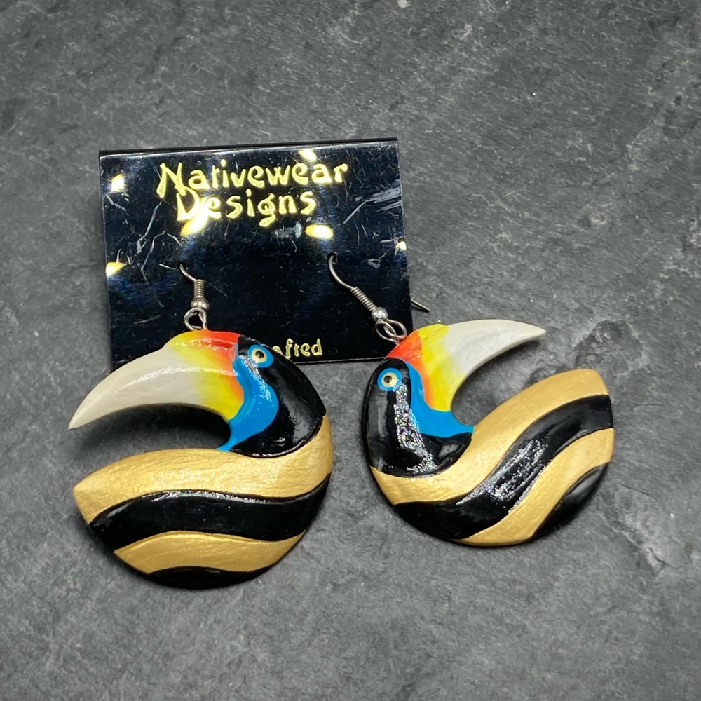 #1057 Women’s Vintage artisan wood paint novelty earrings bird toucan tropical